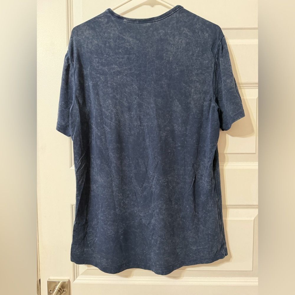 Lululemon mens T-Shirt - Picture 2 of 3